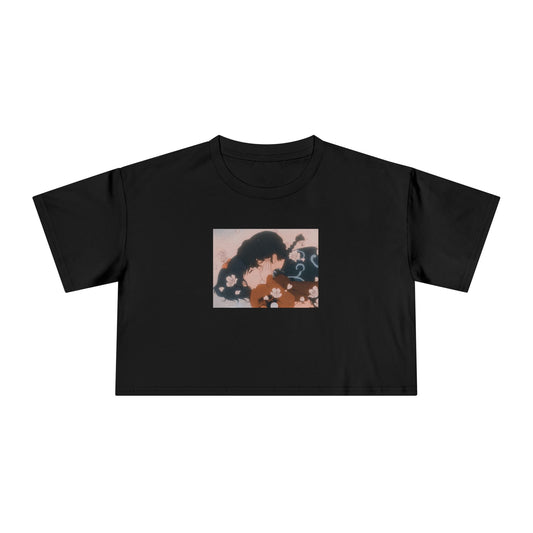 Retro Anime Kiss Women's Black Cropped Tee